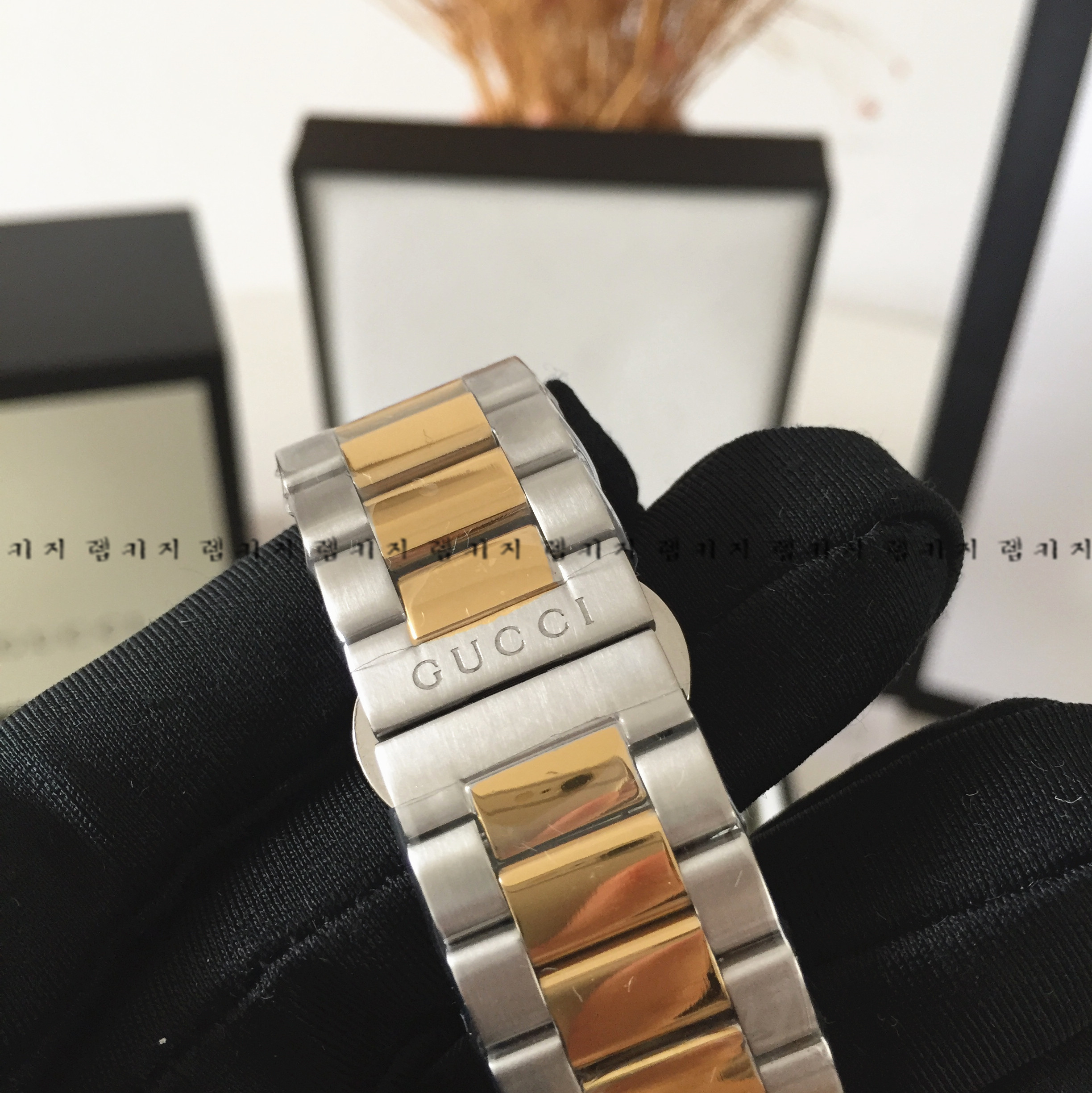 구찌 G 타임리스 꿀벌 콤비 메탈시계